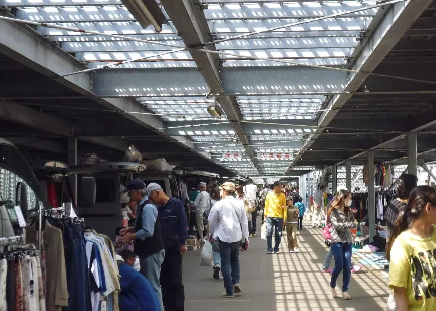 Tokyo antique market Tokyo antique market