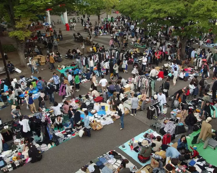 Tokyo antique market Tokyo antique market