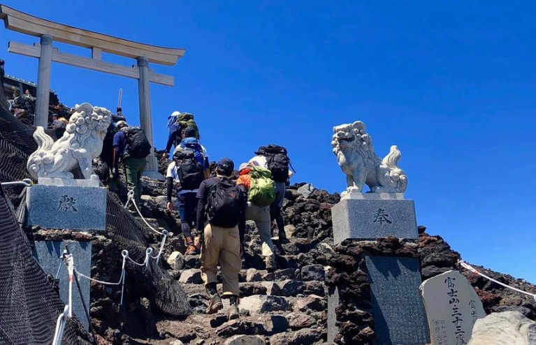 Fuji hiking fee 2024