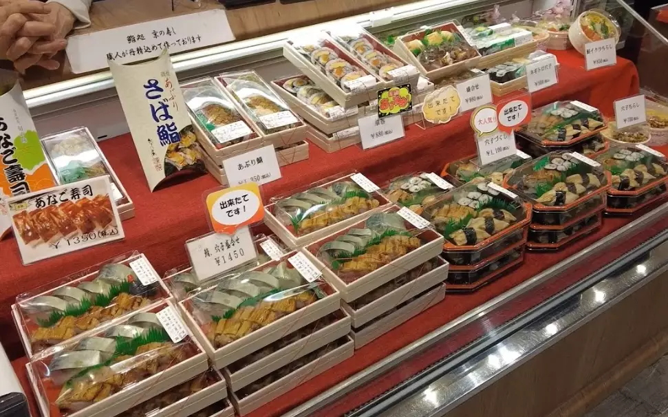 eating on Shinkansen