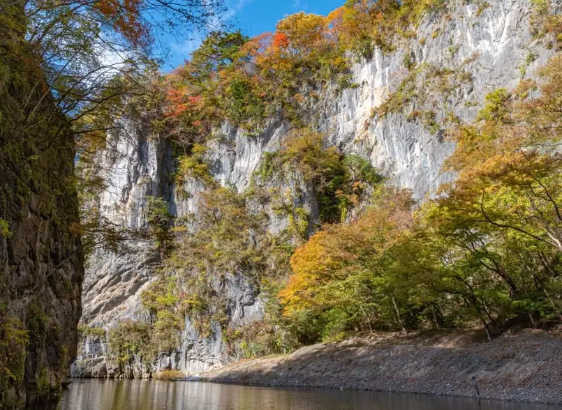 less crowded fall foliage Japan