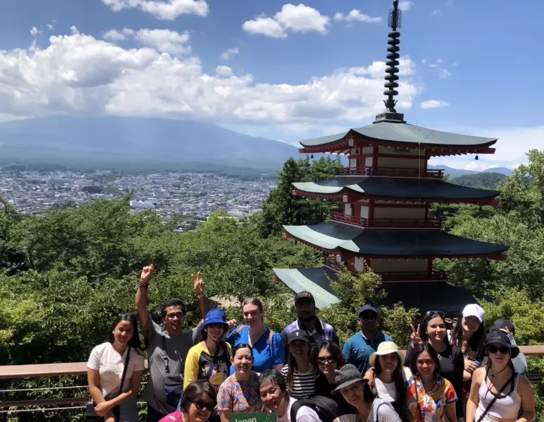 Japan cherry blossom crowds Japan cherry blossom crowds