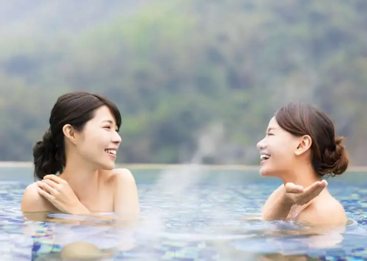 nudity in Japanese hot springs