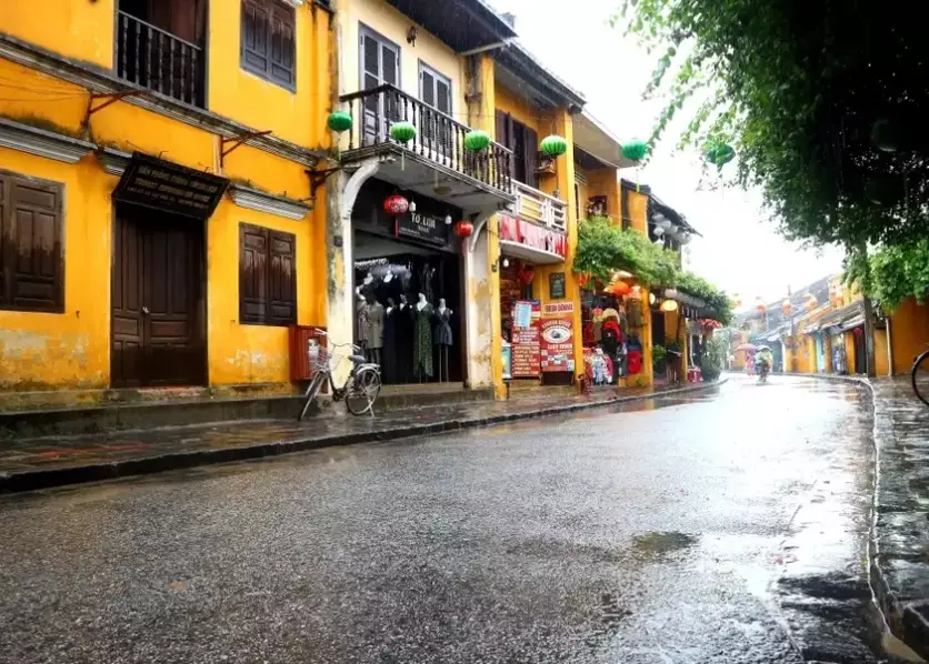 Japan cherry blossom crowds Japan cherry blossom crowds