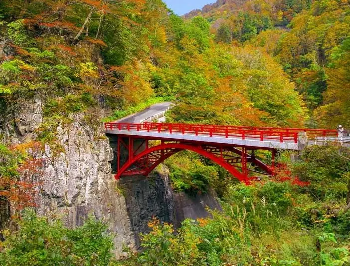 less crowded fall foliage Japan