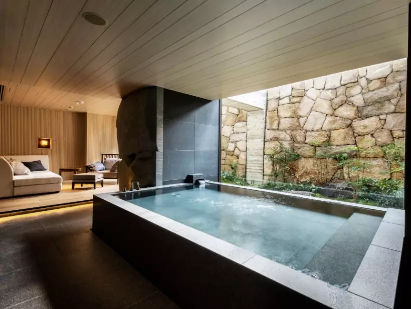 nudity in Japanese hot springs