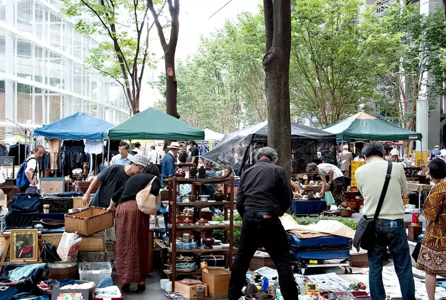 antique shopping Japan
