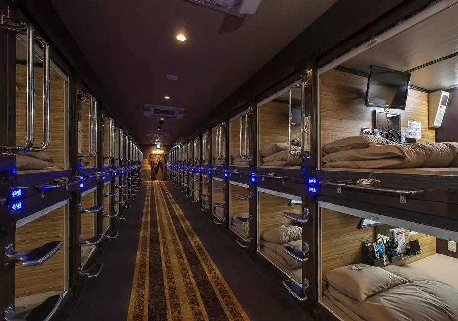 capsule hotel Tokyo
